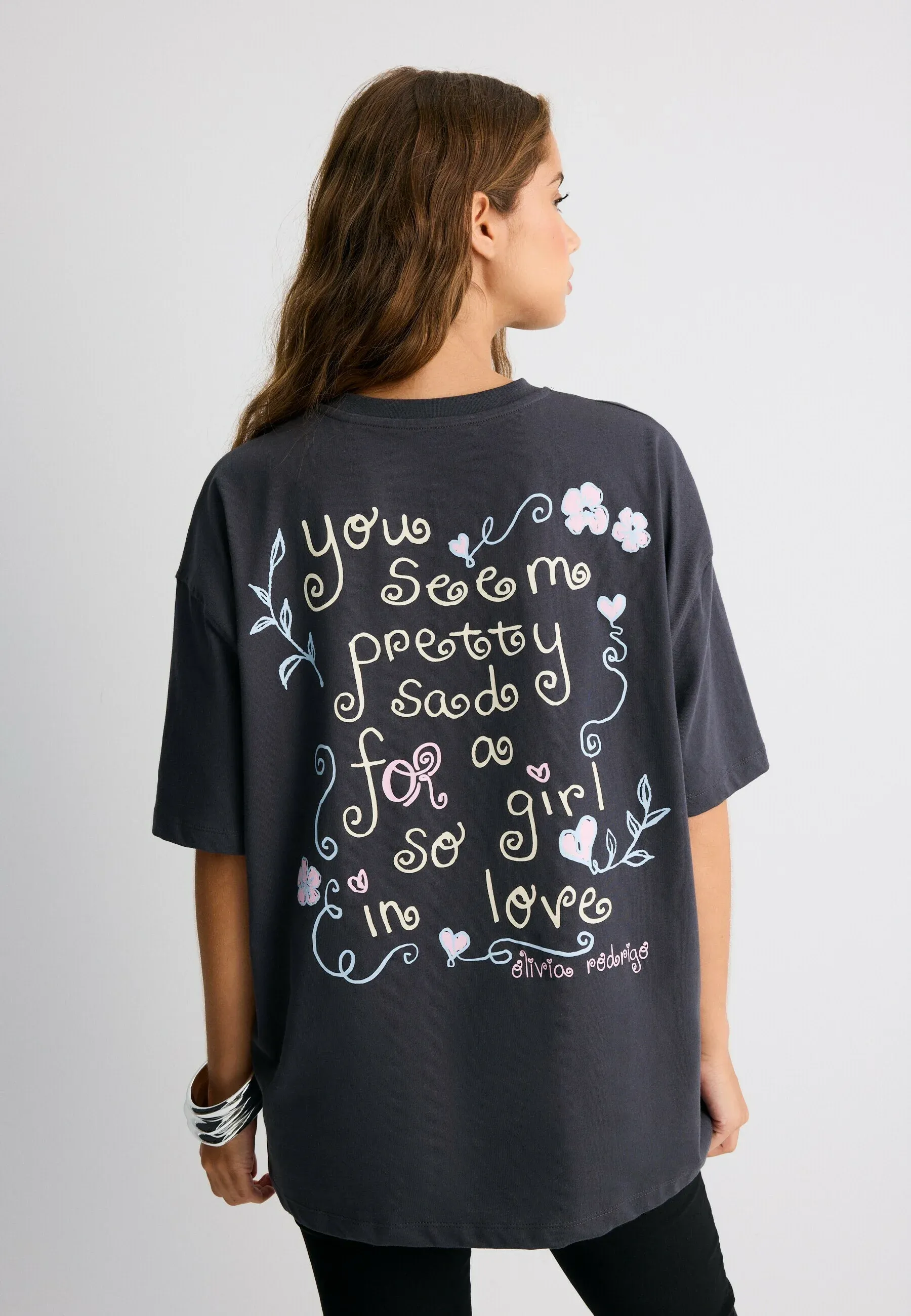 T-shirt courte imprimée Stradivarius T-shirt à imprimé gris foncé