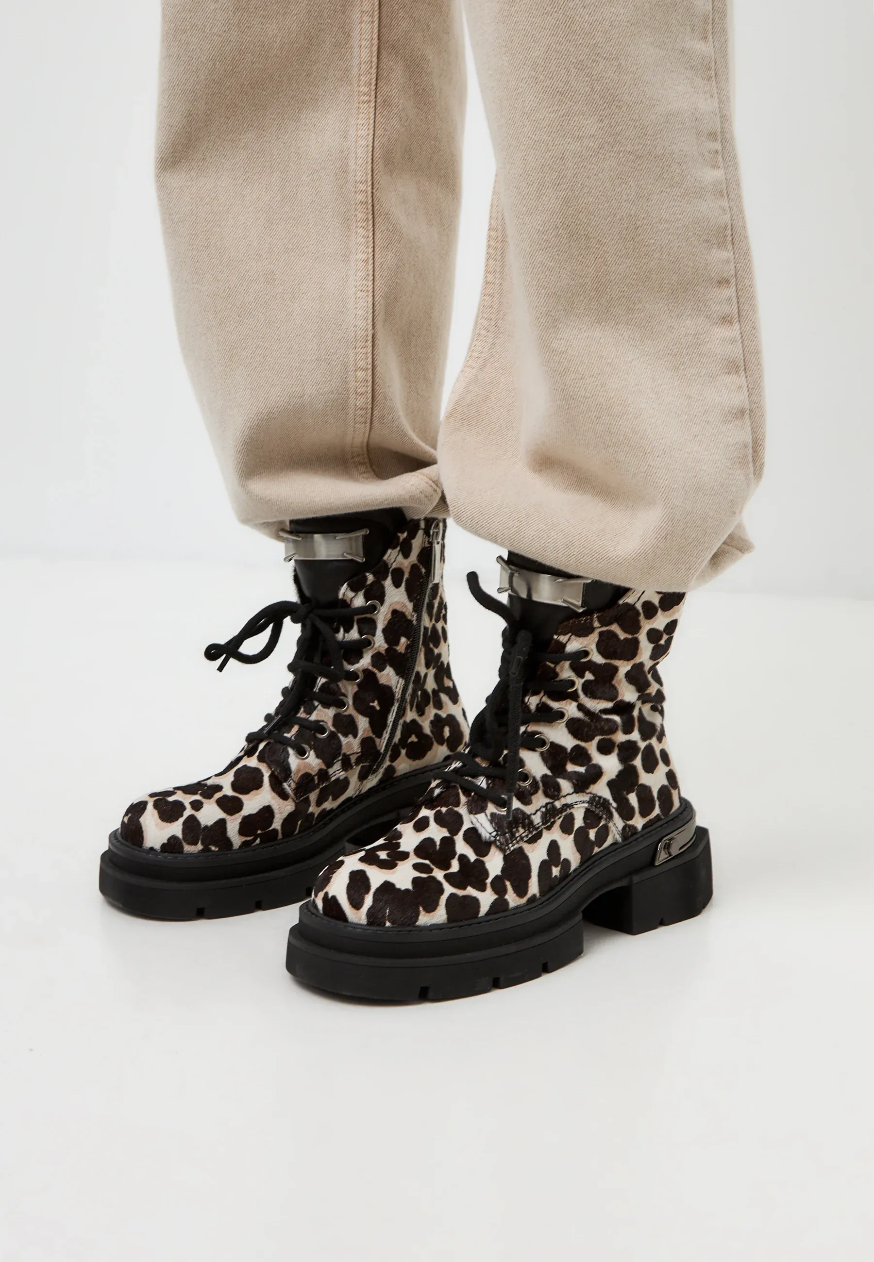 Cesare Gaspari Bottes à lacets léopard