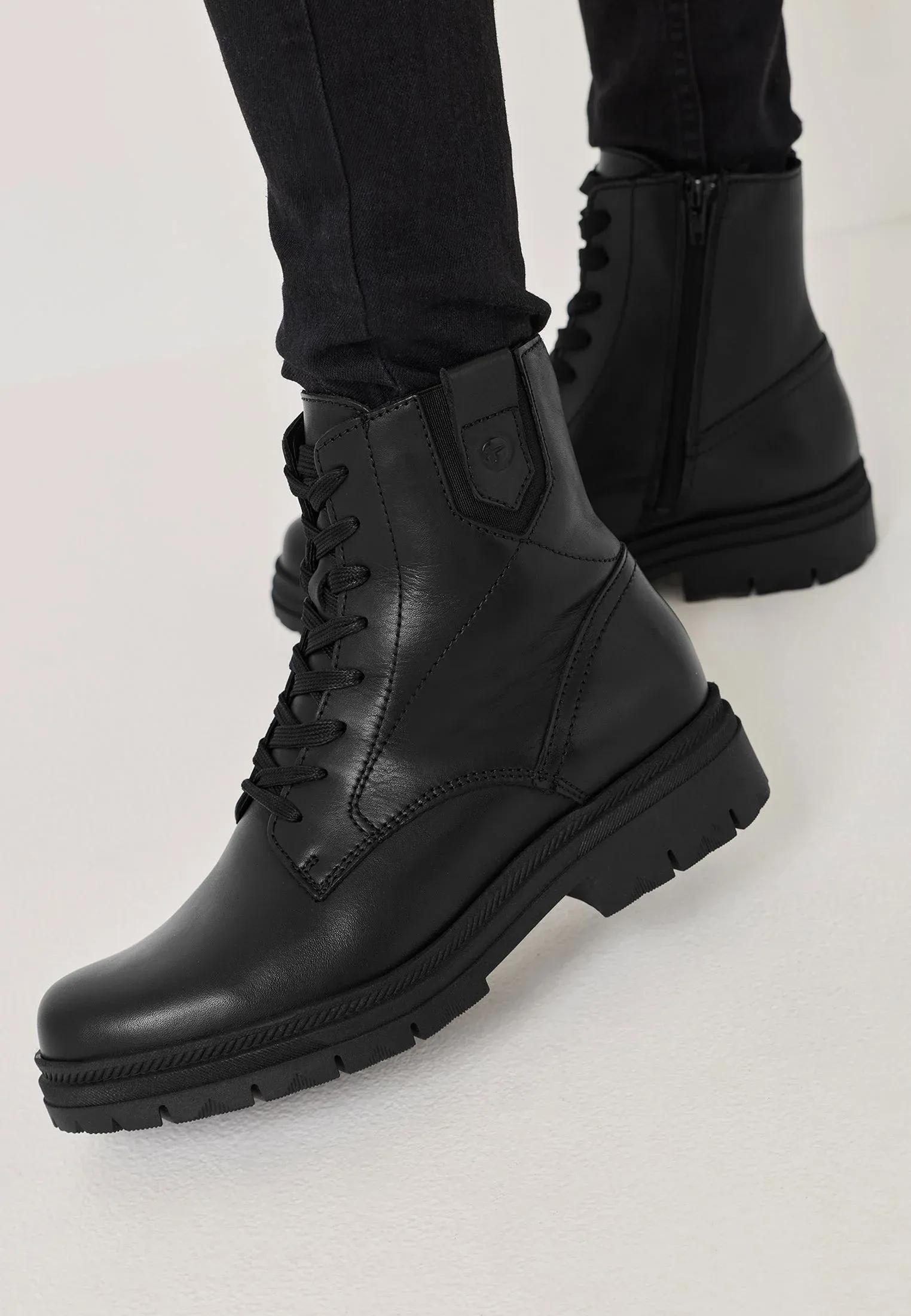 Tamaris Stivaletti Stringati en Cuir Noir