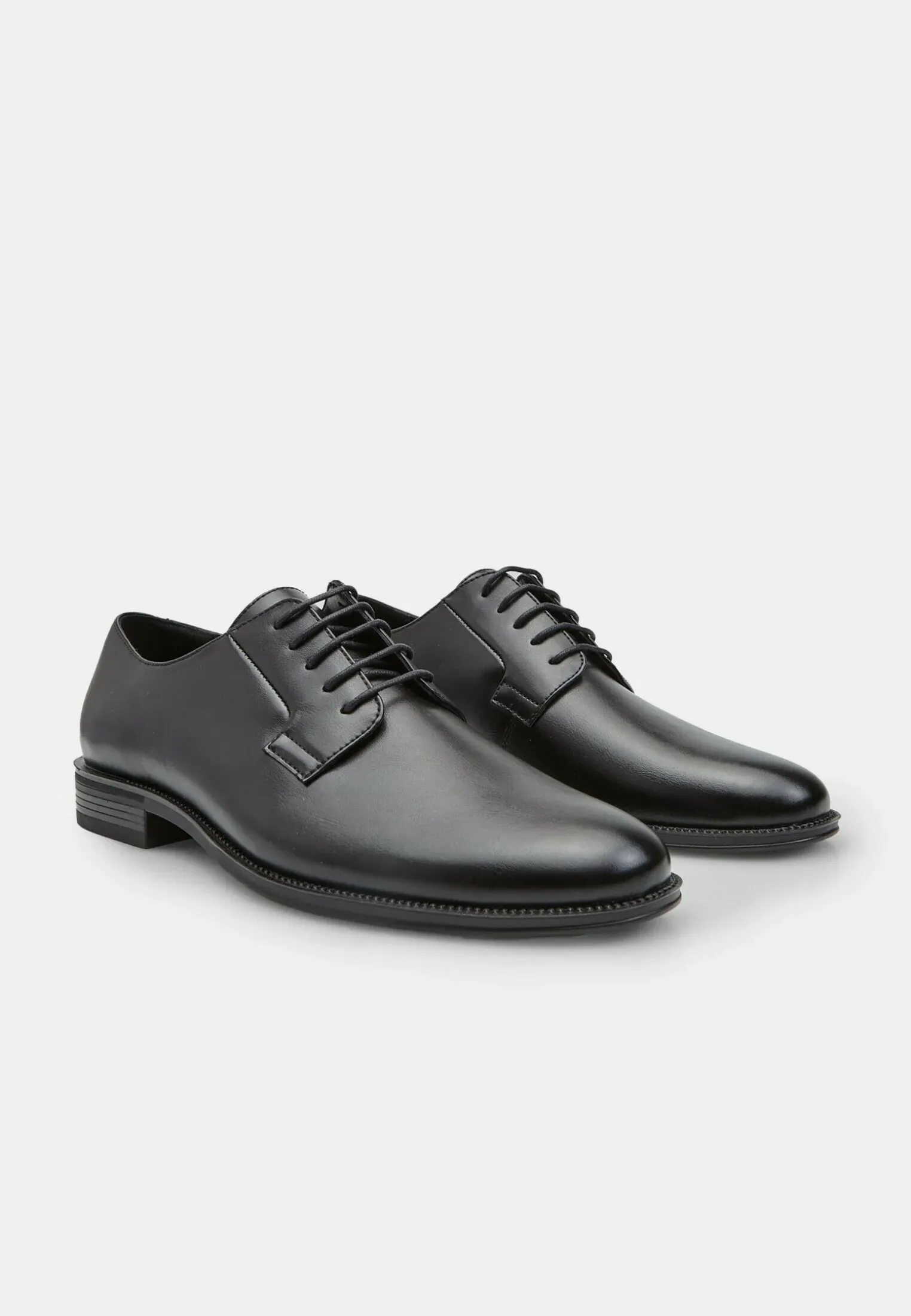 Bata Chaussures à lacets Noires