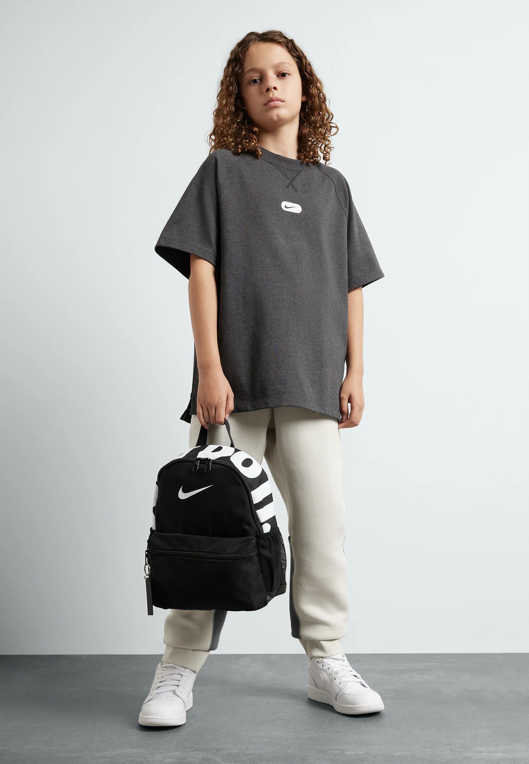 Nike Sportswear Y Nk Brsla Jdi Mini Bkpk Unisexe Sacoche Voyage Noirnoirblanc