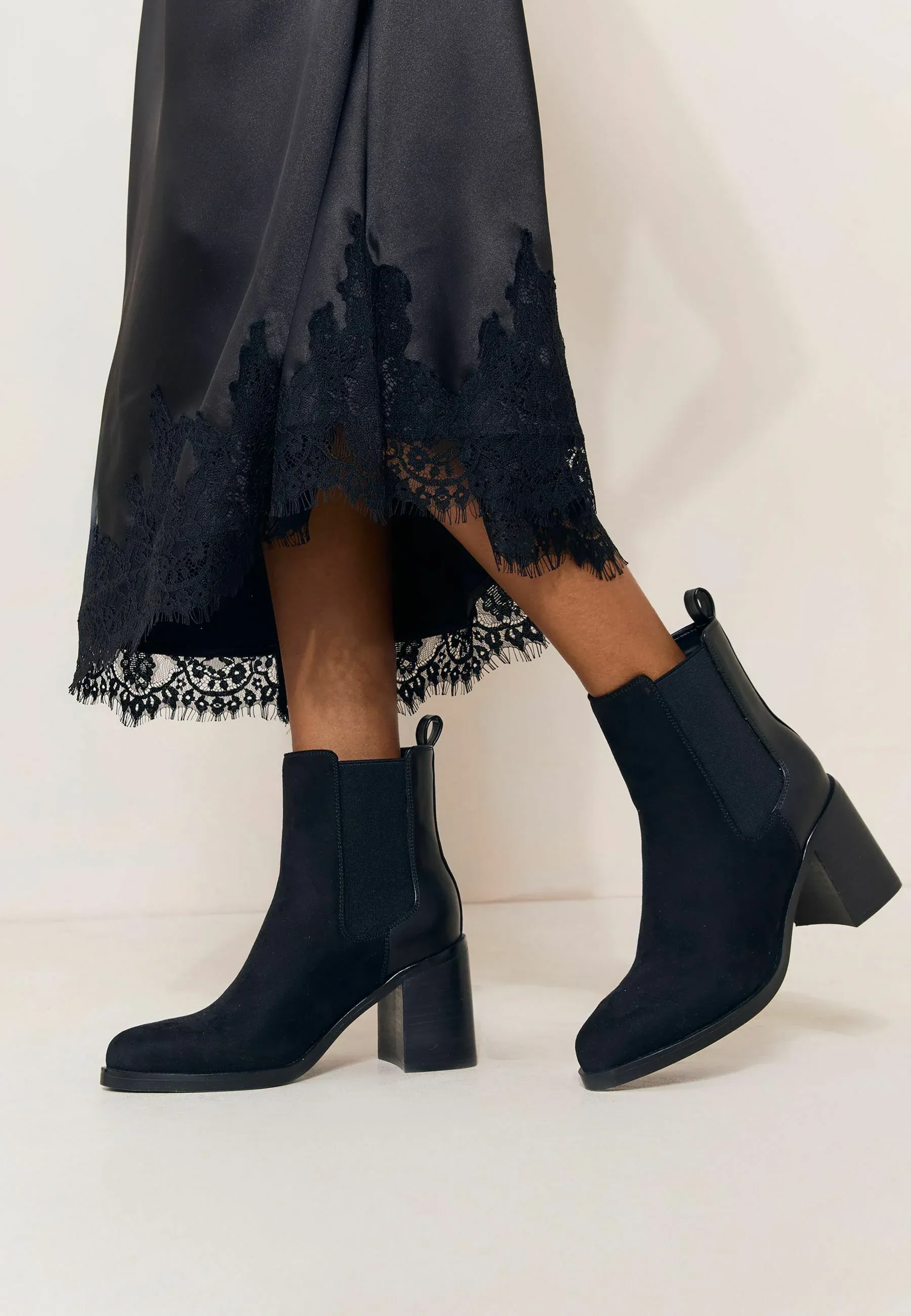 Lipsy Bottes Chelsea à Talon Moyen Pull On Tronchetti Noir