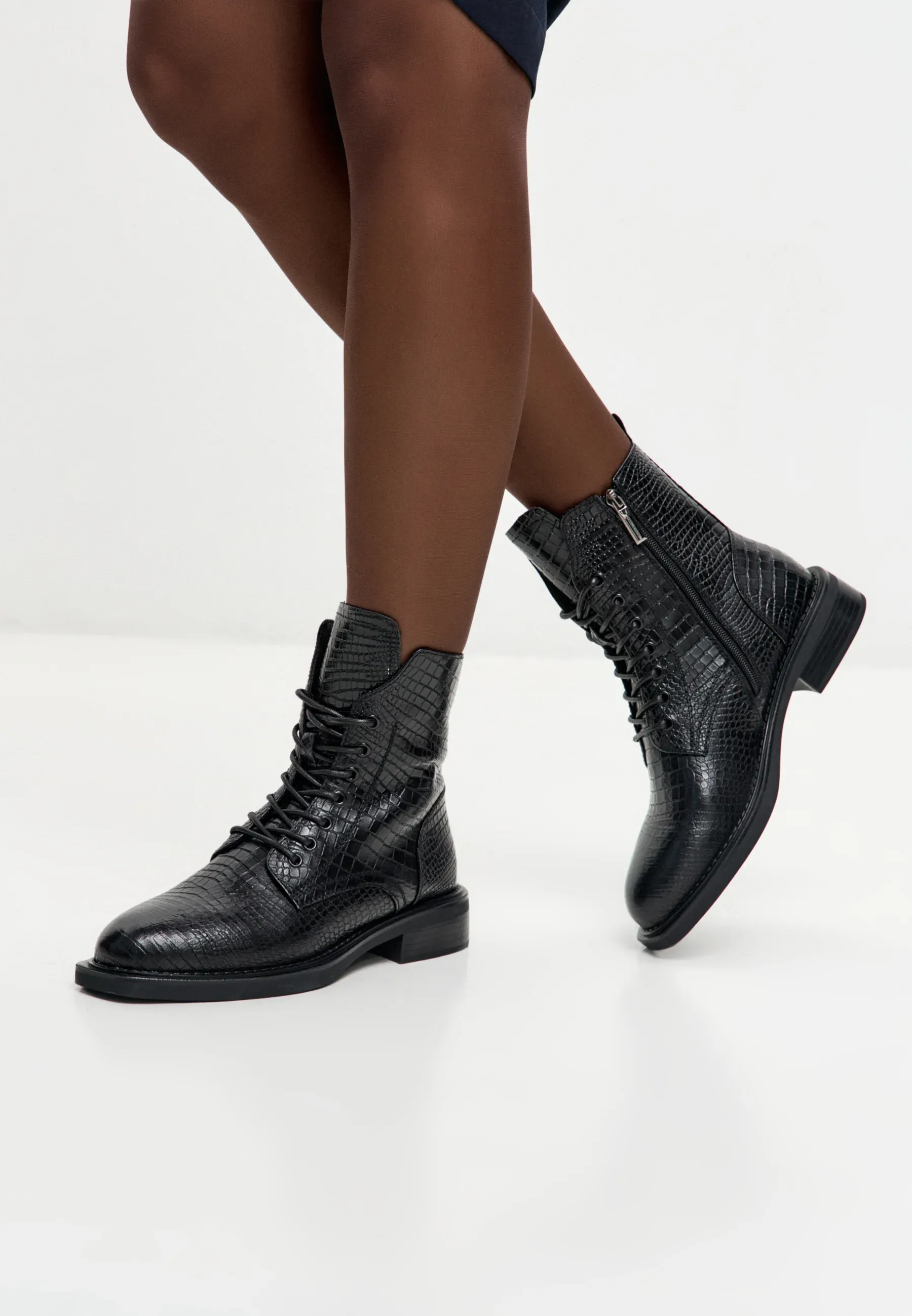 Cesare Gaspari Bottes à lacets noires