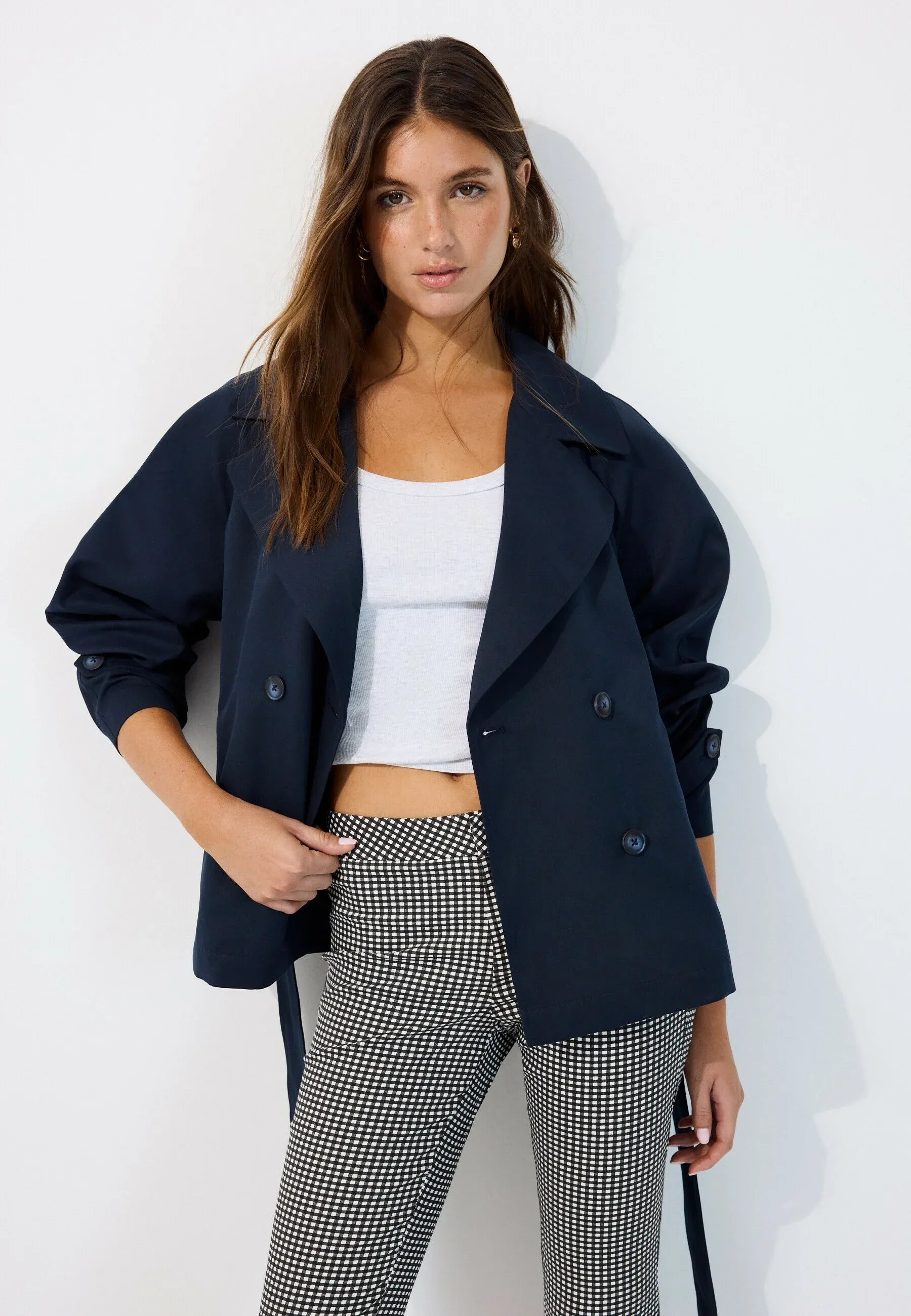 Manteau trench court ceinturé fluide Stradivarius Cappotto Corto Bleu