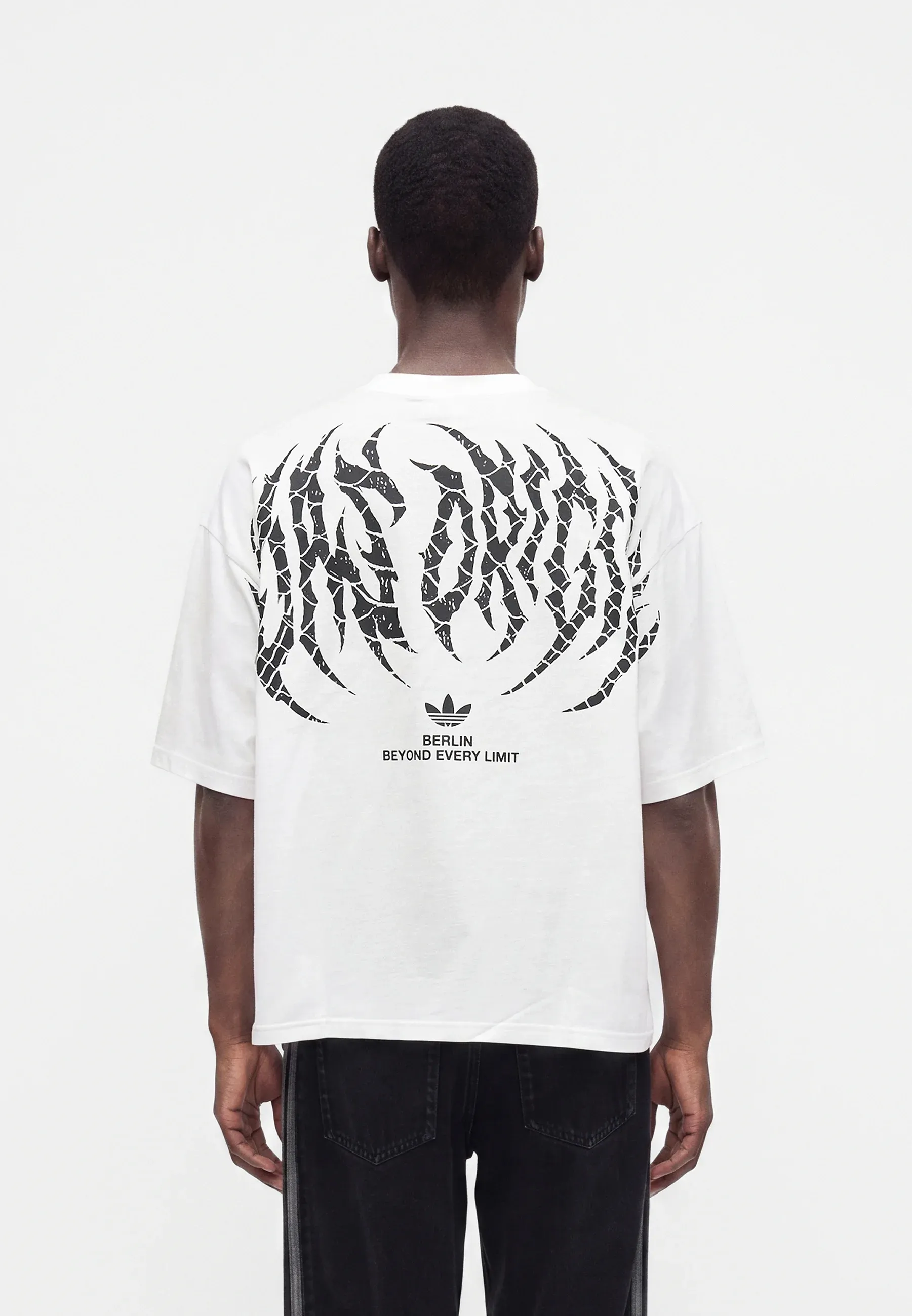 T-shirt unisexe Adidas Originals Berlin à imprimé blanc