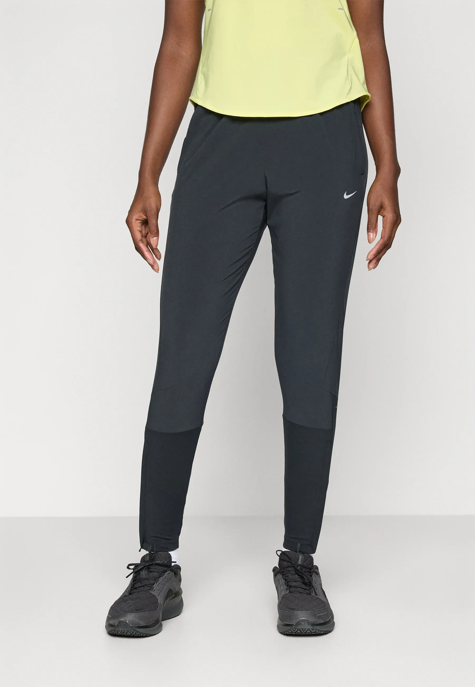 Pantalon de sport Nike Performance Noir réfléchissant Argent couleur