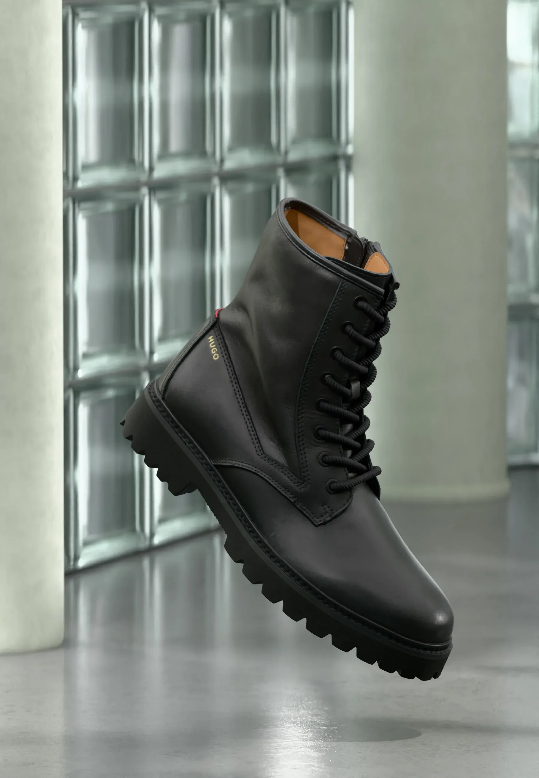 Hugo Draven Bottes à lacets noires