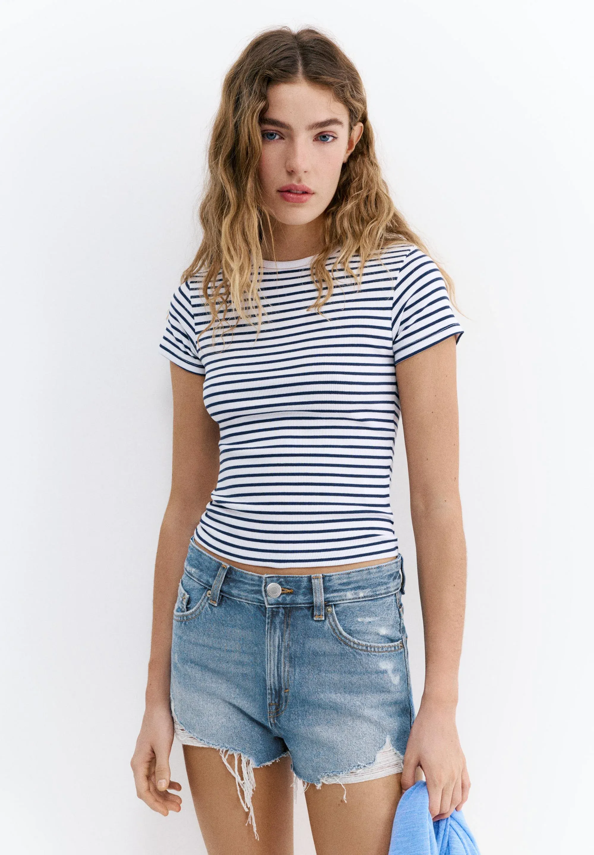 Shorts en jean Pullandbear Mom Fit avec détails en franges bleu denim