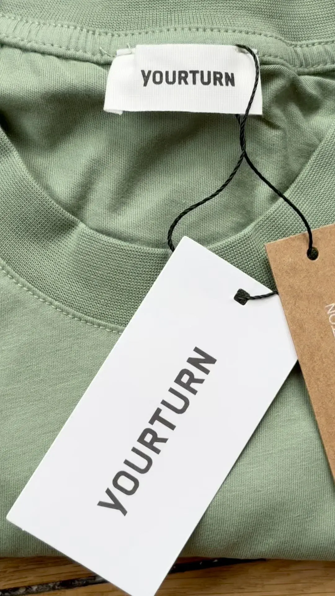 T-shirt unisexe Yourturn avec imprimé vert