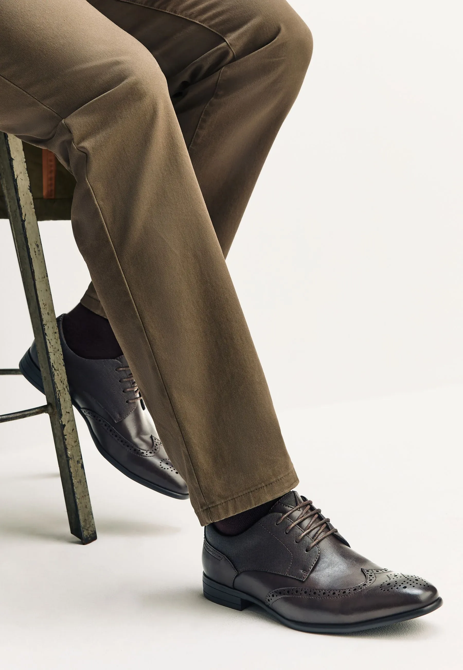 Next Regular Fit Brogue Stringate Brun