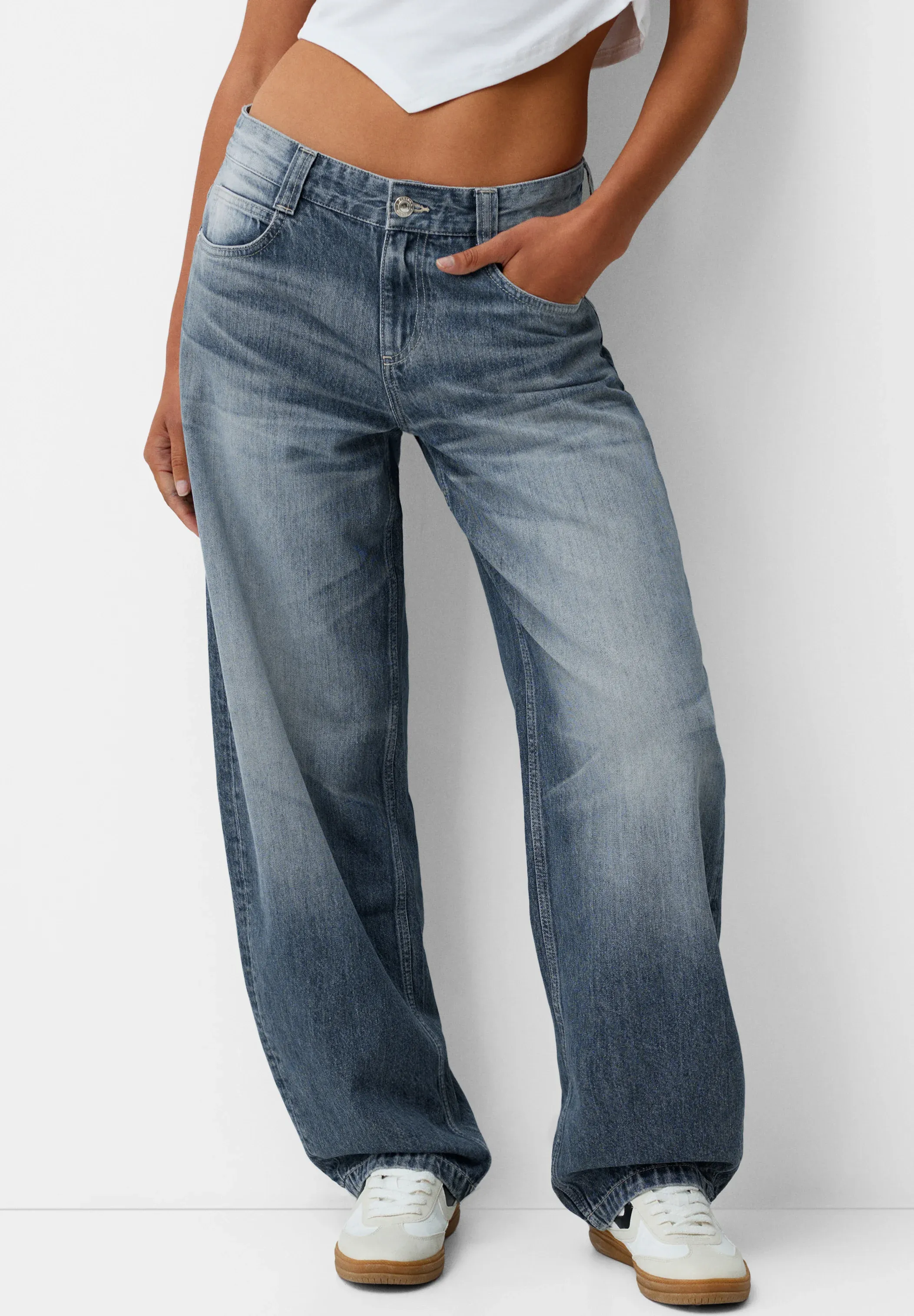Bershka Jeans Tapered Fit Bleu foncé